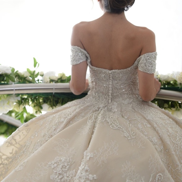 Ziad Nakad haute couture wedding gown - Picture 4 of 6